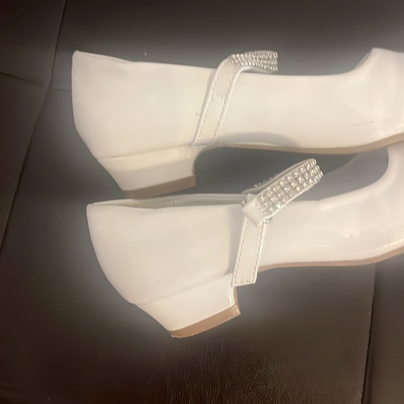 Kids size 1 white dress shoes - Picture 3 of 4